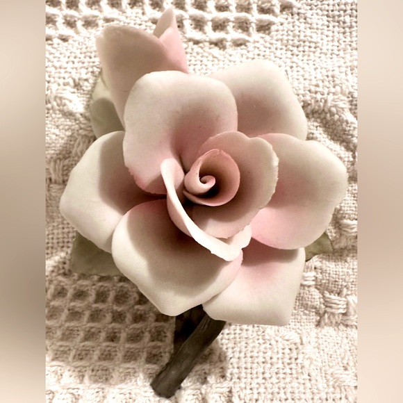 Vtg Napoleon Capodimonte Hand-Painted Porcelain Ivory Rose Sculpture - 1980's - Picture 3 of 10